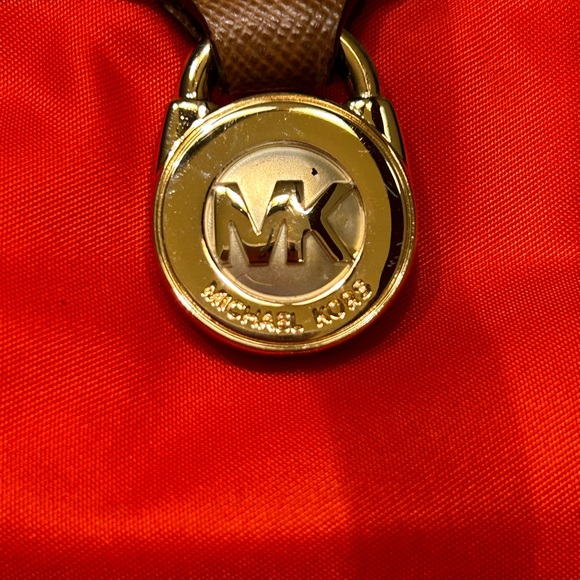 Adorable Michael Kors Crossbody purse - Picture 3 of 7